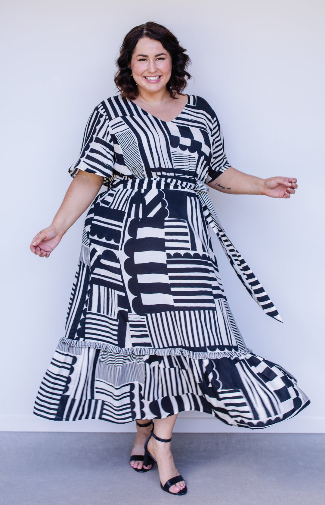 Maldives Midi Dress in seeing stripes black