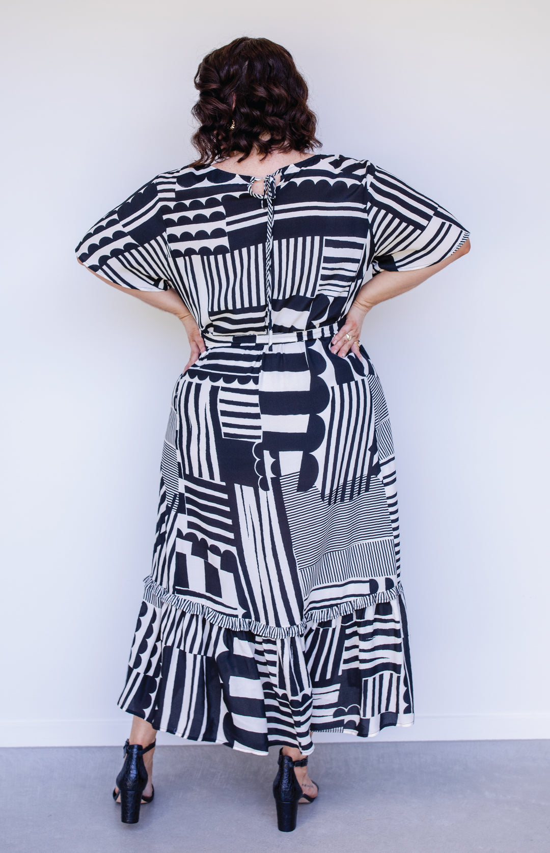 Maldives Midi Dress in seeing stripes black