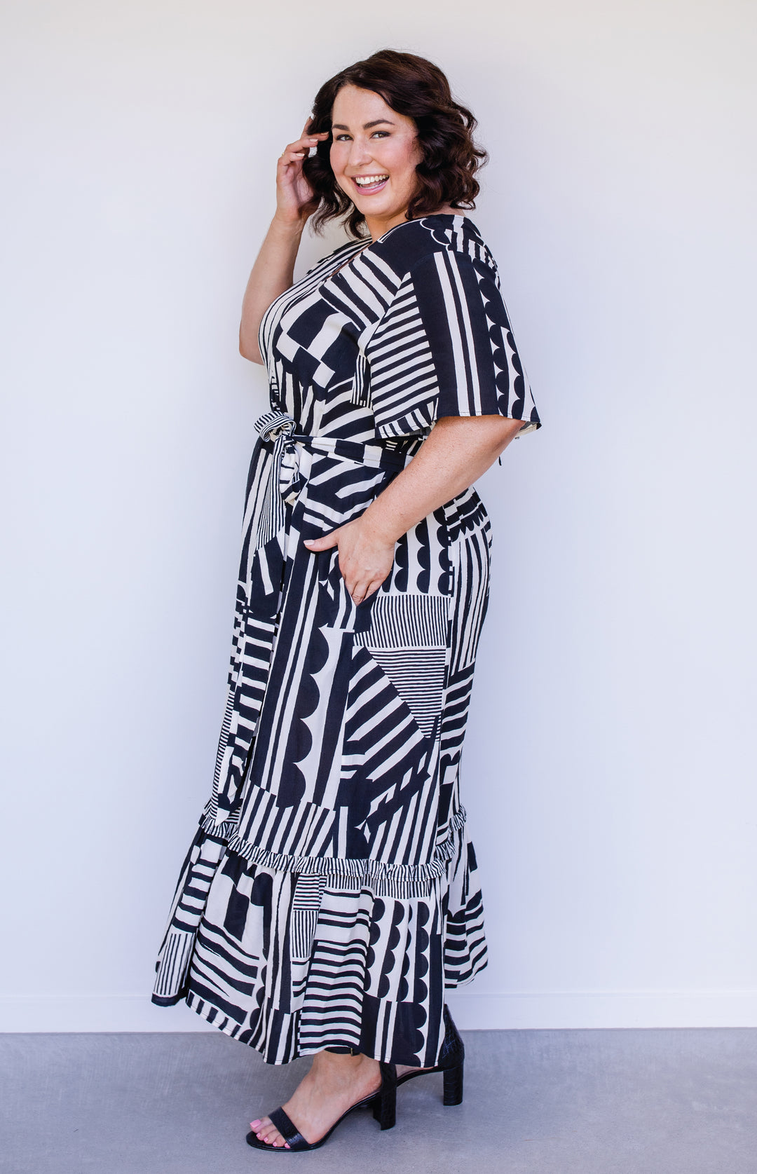 Maldives Midi Dress in seeing stripes black