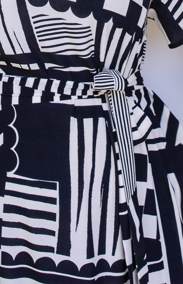 Maldives Midi Dress in seeing stripes black