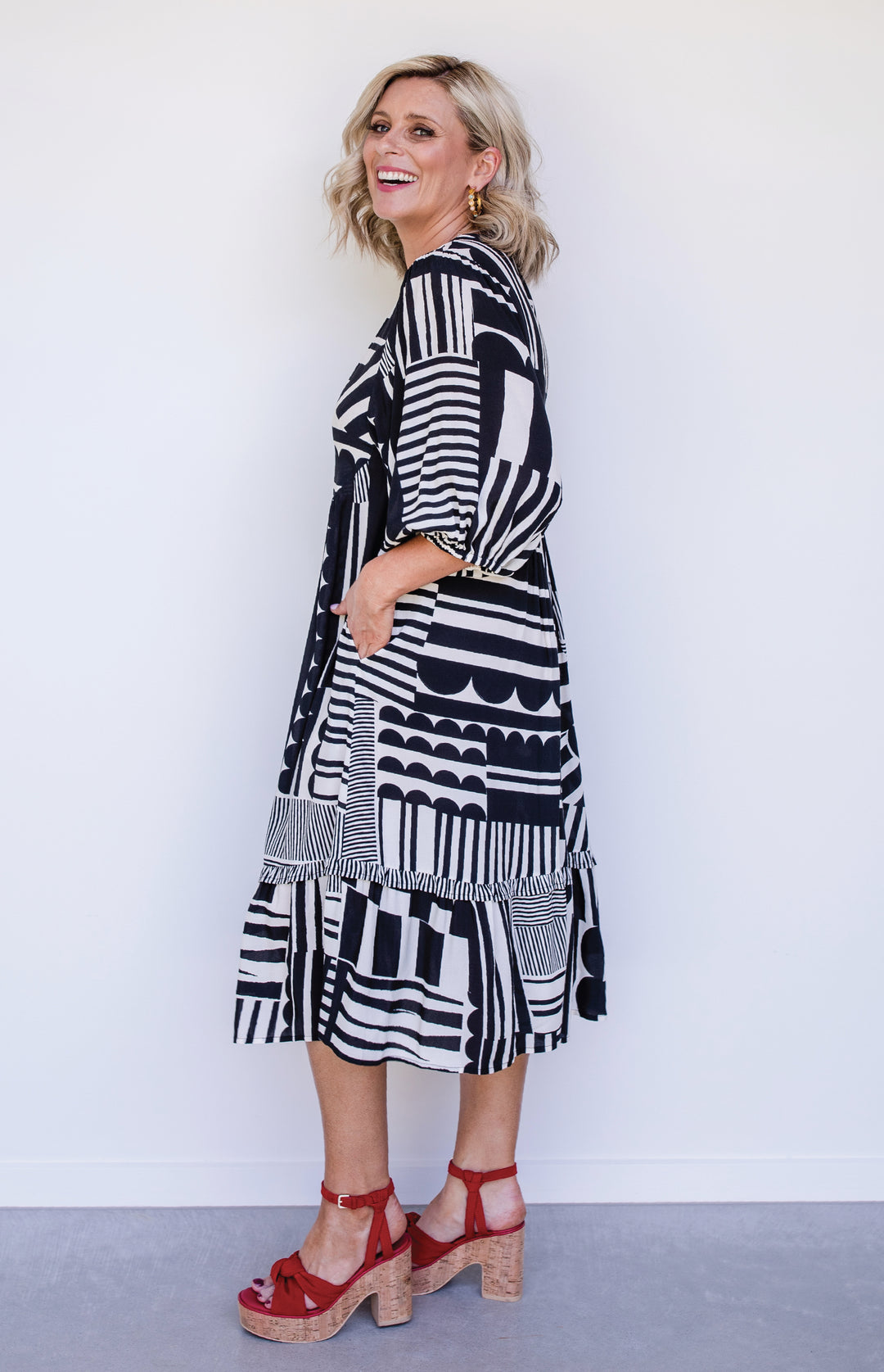 Portofino Midi Dress in seeing stripes black