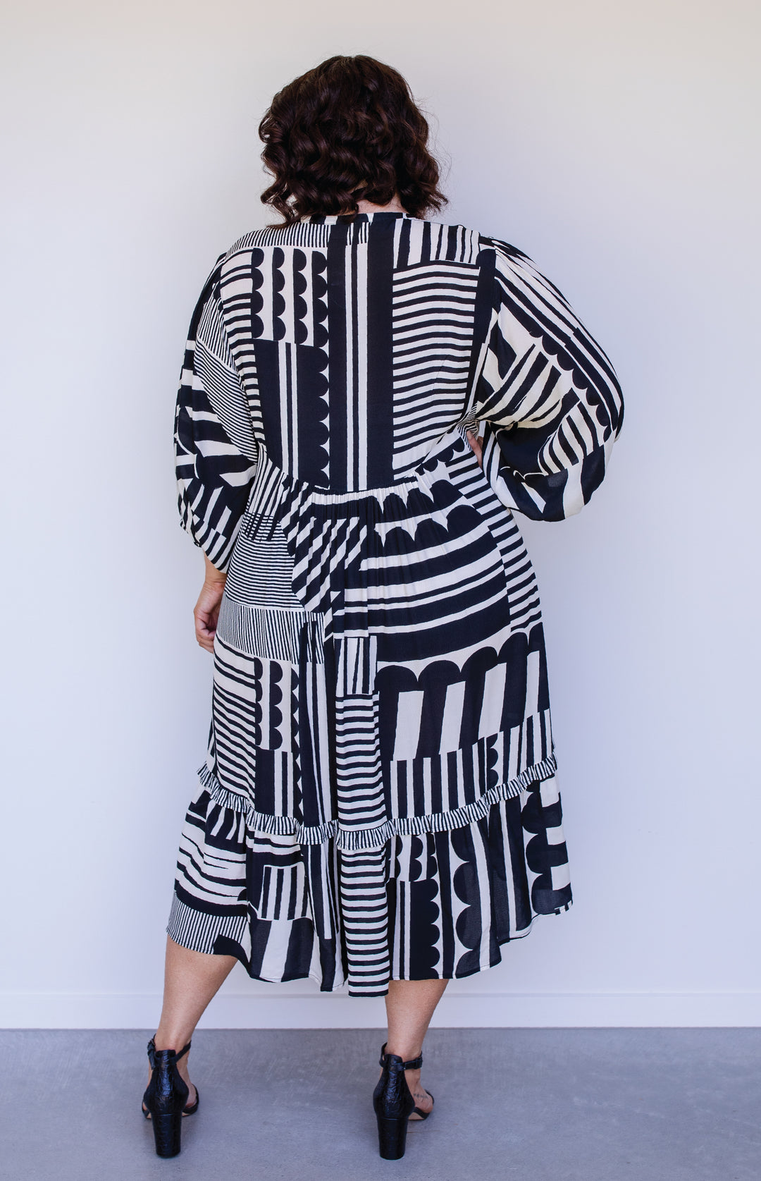 Portofino Midi Dress in seeing stripes black