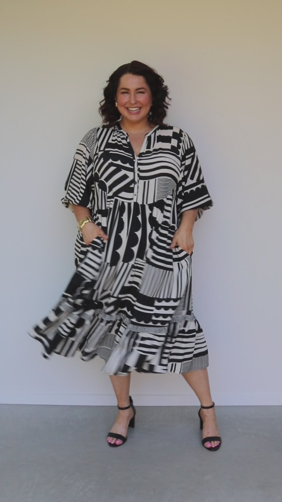 Portofino Midi Dress in seeing stripes black