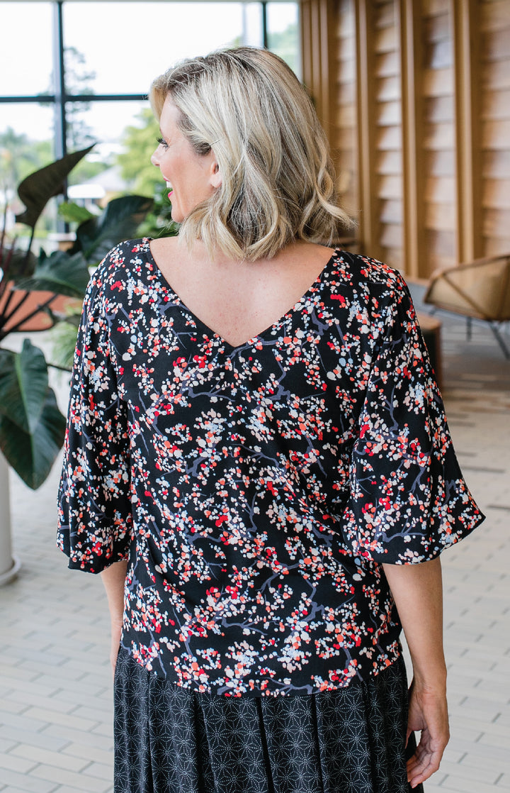 Evelyn Top in hey blossom black